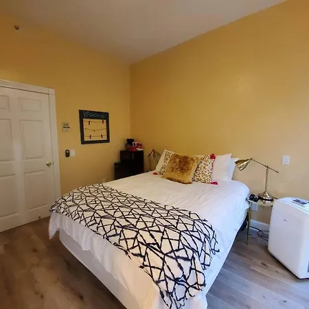 Centrally Located Studio And Cozy Place Perfect For Travelers And Couples! Located In San Diego Downtown! Perfect For Your Quick Getaway! Apartment
